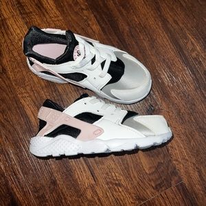 Nike Hurache Sneakers Toddler Girl